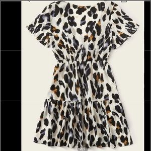 Beautiful cheetah print light weight fun dress.